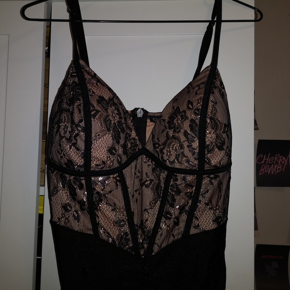 Dress - Picture 4 of 4